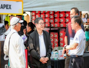  บรรยากาศการรับอุปกรณ์ BIB - EXPO การรับรายงานตัวนักวิ่งวันแรก จอมบึงมาราธอน ครั้งที่ 39 วันแรก