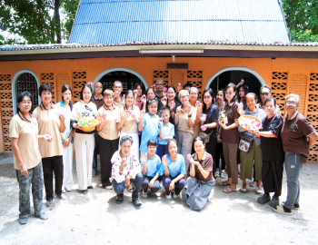 คณะวิทยาการจัดการ มรภ.หมู่บ้านจอมบึง ร่วมส่งเสริมอาชีพและสุขภาวะชุมชน จัด Workshop การทำดอกไม้ริบบิ้นเป็นเหรียญโปรยทาน สืบสานภูมิปัญญาท้องถิ่นบ้านหนองบัวค่าย