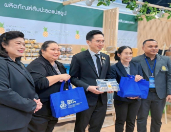 รองนายกรัฐมนตรีและรัฐมนตรีว่าการกระทรวง อว. พร้อมผู้อำนวยการ วช. เยี่ยมชมผลงานวิจัย มรภ.หมู่บ้านจอมบึง ในงานมหกรรมงานวิจัยแห่งชาติ 2569