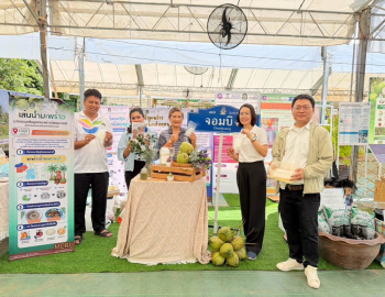 มรภ.หมู่บ้านจอมบึง โชว์นวัตกรรมอาหารสร้างสรรค์ “ผัดไทยเส้นน้ำมะพร้าวน้ำหอม” ต่อยอดงานวิจัยสู่ผลิตภัณฑ์เกษตรมูลค่าเพิ่ม ในงาน AgriExpo 2026 @ ราชบุรี เกษตรแฟร์สามบุรี