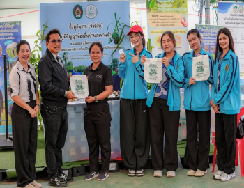 วิทยาลัยมวยไทยศึกษาฯ มรภ.หมู่บ้านจอมบึง นำเสนอผลงานวิจัย “ถั่วพูกินราก (หัวถั่วพู) ภูมิปัญญาท้องถิ่นบ้านสะพานดำ” ขับเคลื่อนองค์ความรู้สู่การพัฒนาชุมชนอย่างยั่งยืน