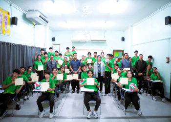 คณะครุศาสตร์ มรภ.หมู่บ้านจอมบึง ปิดโครงการพัฒนาศักยภาพนักศึกษาพลศึกษาสู่การเป็นผู้ตัดสินกีฬาวอลเลย์บอล เสริมสมรรถนะวิชาชีพครูตามรูปแบบ MCRU Model