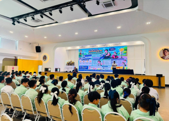 โรงเรียนสาธิตแห่งมหาวิทยาลัยราชภัฏหมู่บ้านจอมบึง จัดอบรมกฎหมายจราจรและการขับขี่ปลอดภัย เสริมสร้างวินัยจราจรแก่นักเรียนระดับมัธยมศึกษา