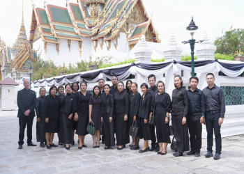 สำนักศิลปะและวัฒนธรรม มรภ.หมู่บ้านจอมบึง นำคณาจารย์และบุคลากรเข้ากราบถวายบังคมพระบรมศพและถวายสักการะพระศพ น้อมสำนึกในพระมหากรุณาธิคุณอันหาที่สุดมิได้