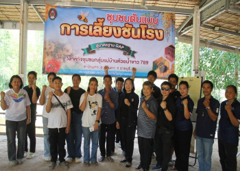 ศูนย์พัฒนาท้องถิ่นและบริการวิชาการ มหาวิทยาลัยราชภัฏหมู่บ้านจอมบึง ลงพื้นที่ประเมิน SROI หนุนพัฒนาชุมชนเลี้ยงชันโรง สร้างรายได้อย่างยั่งยืน