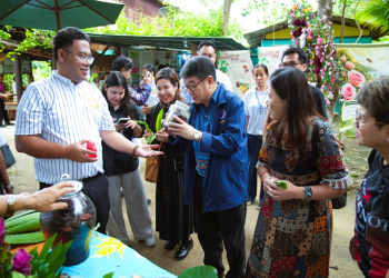 อธิการบดี มรภ.หมู่บ้านจอมบึง ร่วมศึกษาดูงานชุมชนต้นแบบเกาะสมุย ในกิจกรรมประชุมอธิการบดีมหาวิทยาลัยราชภัฏแห่งประเทศไทย