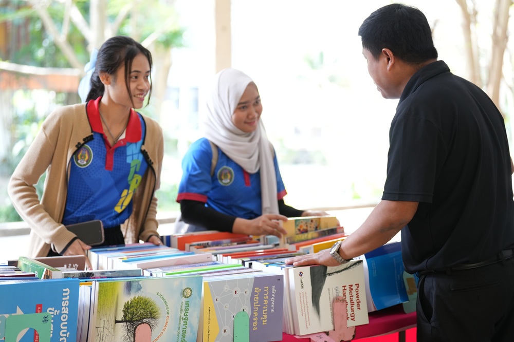 บรรยากาศมอบรางวัล 6