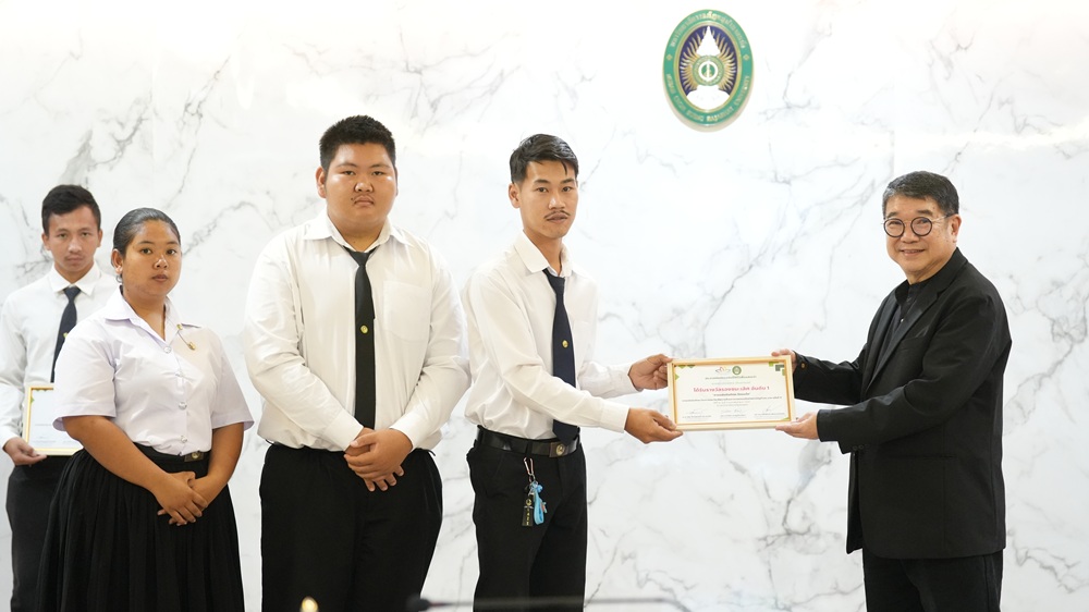 บรรยากาศการ 8