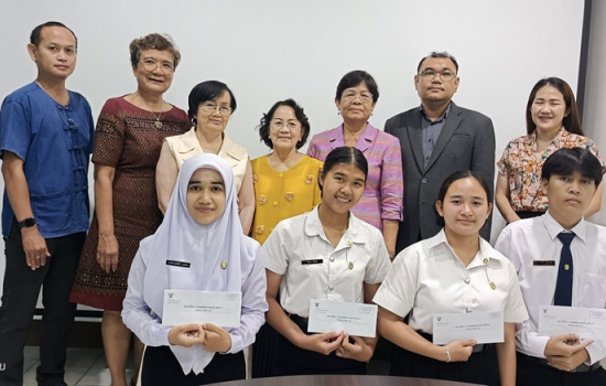 คณะกรรมการกองทุนศิษย์เก่าจอมบึง รุ่นที่ 14 มอบทุนการศึกษา “แทนความผูกพันและส่งต่อโอกาสทางการศึกษา” ให้แก่นักศึกษาคณะครุศาสตร์และนักศึกษาที่เรียนวิชาชีพครู คณะกรรมการกองทุนศิษย์เก่าจอมบึง รุ่นที่ 14 มอบทุนการศึกษา “แทนความผูกพันและส่งต่อโอกาสทางการศึกษา” ให้แก่นักศึกษาคณะครุศาสตร์และนักศึกษาที่เรียนวิชาชีพครู
