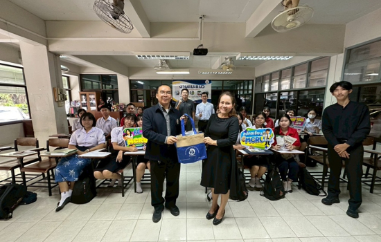 ทีมประชาสัมพันธ์รับสมัครนักศึกษามหาวิทยาลัยราชภัฏหมู่บ้านจอมบึง เริ่มออกแนะแนวแล้ว!