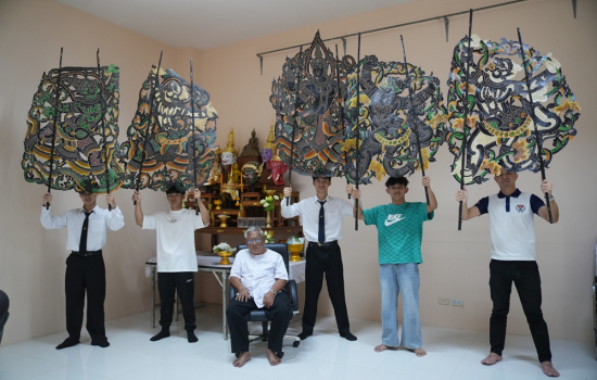 สำนักศิลปะและวัฒนธรรมจัดพิธียกพานครู มอบตัวเป็นศิษย์หนังใหญ่ สืบสานภูมิปัญญาศิลปะการแสดงไทย 