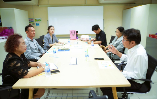 มหาวิทยาลัยราชภัฏหมู่บ้านจอมบึงร่วมประชุมขับเคลื่อนหลักสูตรท้องถิ่น–ผู้สูงอายุ และพิพิธภัณฑ์ชุมชน เชื่อมโยงประวัติศาสตร์–วัฒนธรรม พัฒนาท้องถิ่นอย่างยั่งยืน