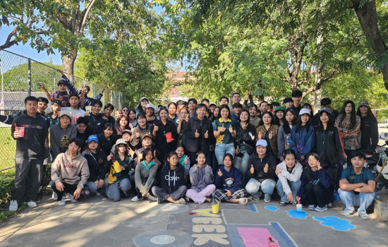 สาขาวิชารัฐประศาสนศาสตร์ มรภ.หมู่บ้านจอมบึง จัดโครงการ “สีสัน สิงห์อาสา ราชพฤกษ์สร้างรอยยิ้ม” เติมพื้นที่สร้างสรรค์ให้โรงเรียนวัดรางบัว