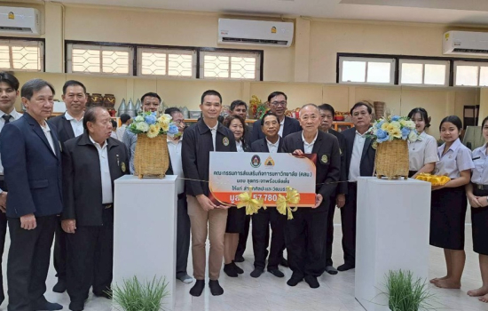 คณะกรรมการส่งเสริมกิจการมหาวิทยาลัย มอบชุดกระจกพร้อมติดตั้งให้สำนักศิลปะและวัฒนธรรม สนับสนุนการสร้างสรรค์ผลงานด้านศิลปวัฒนธรรมของนักศึกษา